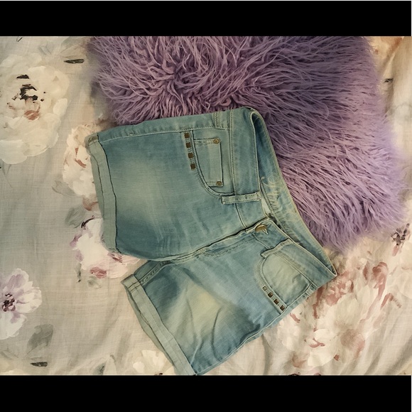 NEW! Studded Jean Shorts 🩳 - Picture 1 of 3